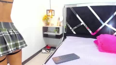 Isabella online show from 09/15/25, 12:49