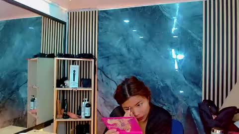 Snapshot of iisalombardi chatting on 10/21/25, 03:18 iisalombardi online show from 10/21/25, 03:18