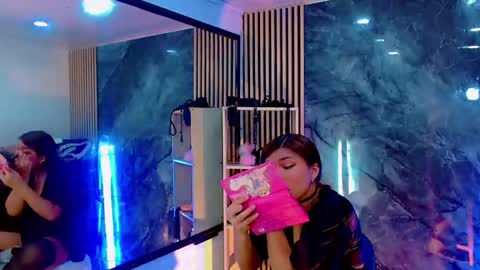 Snapshot of iisalombardi chatting on 10/29/25, 02:36 iisalombardi online show from 10/29/25, 02:36