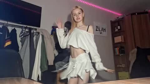 ShyLuna online show from 02/05/26, 06:18