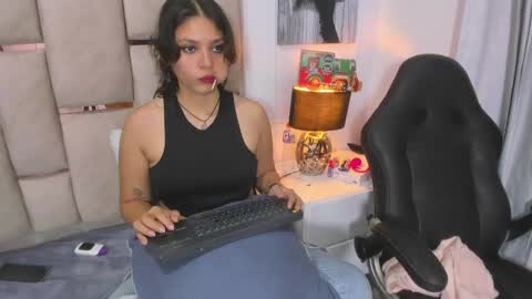 Snapshot of iliy_ chatting on 12/29/24, 11:29 ILY   online show from 12/29/24, 11:29