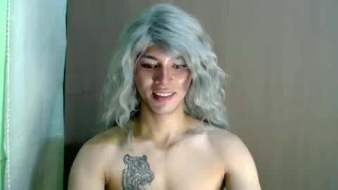 QUEEN KATH online show from 12/14/25, 01:49