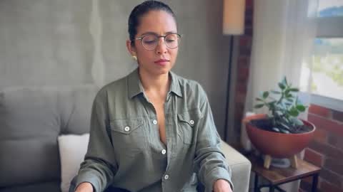 Kloe online show from 10/14/25, 07:58