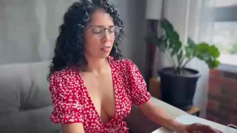 Kloe online show from 02/11/26, 08:03