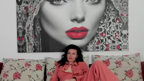 Snapshot of illegalbeauty87 chatting on 04/25/26, 05:54 Ingrid or more easier...Miss GoDDess Mistress online show from 04/25/26, 05:54