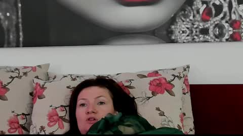 Snapshot of illegalbeauty87 chatting on 05/11/26, 03:29 Ingrid or more easier...Miss GoDDess Mistress online show from 05/11/26, 03:29