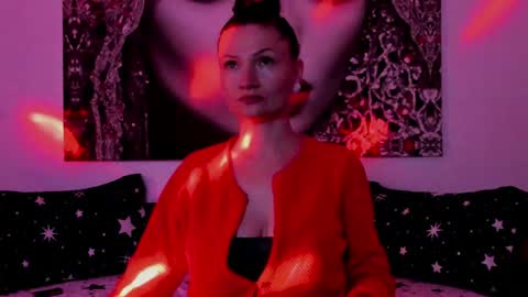Snapshot of illegalbeauty87 chatting on 05/18/26, 04:07 Ingrid or more easier...Miss GoDDess Mistress online show from 05/18/26, 04:07