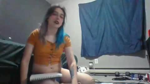 Snapshot of illlypad_lilac chatting on 04/19/26, 02:33 Lilly online show from 04/19/26, 02:33
