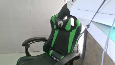 Snapshot of ilove_squirting18 chatting on 10/09/25, 01:03 KATRINA online show from 10/09/25, 01:03