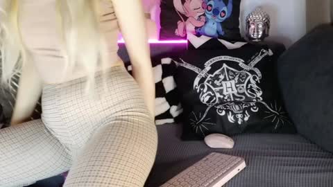 nicollee online show from 02/05/25, 11:06