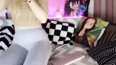 nicollee online show from 03/11/25, 07:58