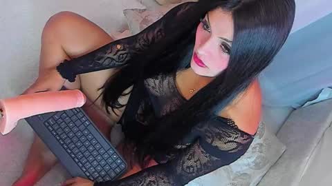 Snapshot of im__hanna chatting on 10/12/25, 12:48 hanna online show from 10/12/25, 12:48