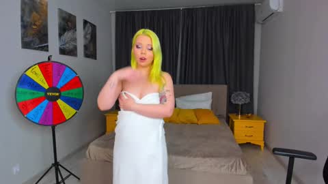 Roxy online show from 03/11/25, 01:59