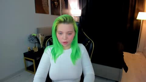 Roxy online show from 10/15/25, 08:09