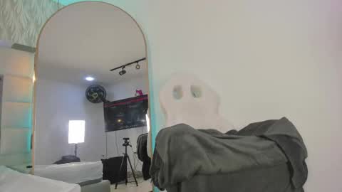 DAHLIA online show from 09/14/25, 01:32