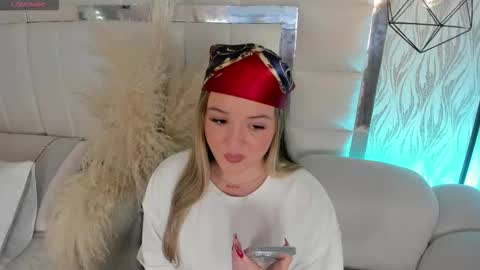 DAHLIA online show from 11/20/25, 08:52