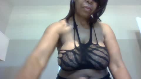Snapshot of im_laa30z chatting on 05/08/26, 12:10 weet exy Cougar online show from 05/08/26, 12:10