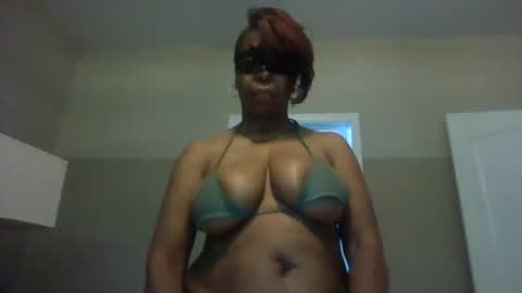 Snapshot of im_laa30z chatting on 06/10/26, 01:43 weet exy Cougar online show from 06/10/26, 01:43