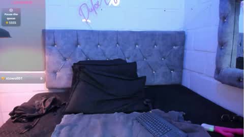 Mia online show from 03/12/26, 05:41