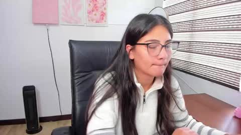 Mia online show from 04/03/26, 01:42