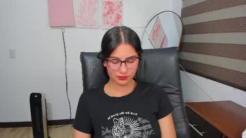 Mia online show from 06/25/26, 11:31