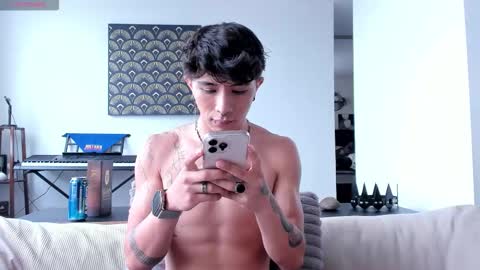 Snapshot of im_thom chatting on 10/29/25, 04:20 im_thom online show from 10/29/25, 04:20