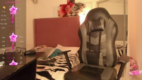 Snapshot of imacwenn_ chatting on 12/12/24, 04:21 Sofia online show from 12/12/24, 04:21