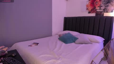 Snapshot of imacwenn_ chatting on 02/18/25, 11:11 Sofia online show from 02/18/25, 11:11