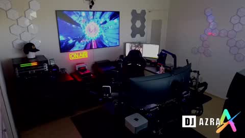 Snapshot of imdjazra chatting on 01/06/25, 04:44 DJ Azra online show from 01/06/25, 04:44