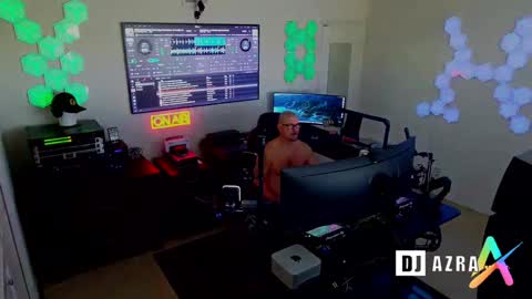 Snapshot of imdjazra chatting on 01/11/25, 05:07 DJ Azra online show from 01/11/25, 05:07