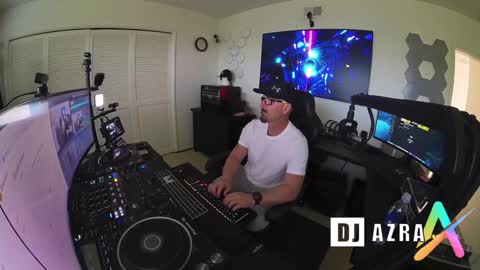 Snapshot of imdjazra chatting on 02/06/25, 08:02 DJ Azra online show from 02/06/25, 08:02