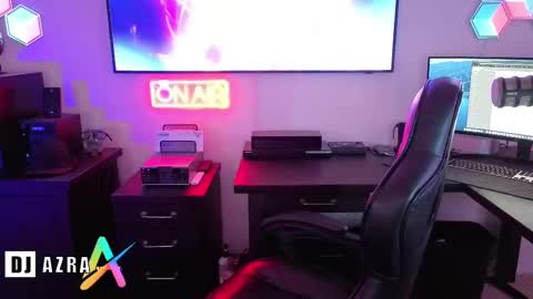 Snapshot of imdjazra chatting on 02/13/25, 03:46 DJ Azra online show from 02/13/25, 03:46