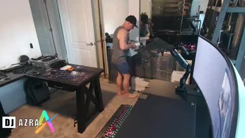 Snapshot of imdjazra chatting on 03/03/25, 01:21 DJ Azra online show from 03/03/25, 01:21