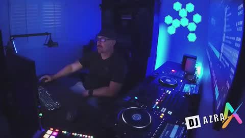 Snapshot of imdjazra chatting on 10/16/25, 02:01 DJ Azra online show from 10/16/25, 02:01