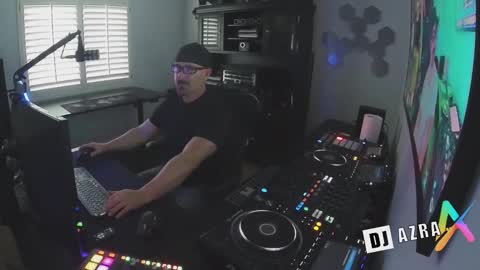 Snapshot of imdjazra chatting on 10/26/25, 12:27 DJ Azra online show from 10/26/25, 12:27