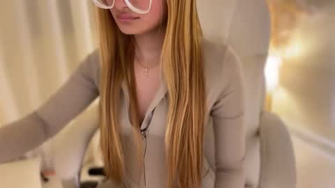 Gabriela online show from 01/04/25, 06:30