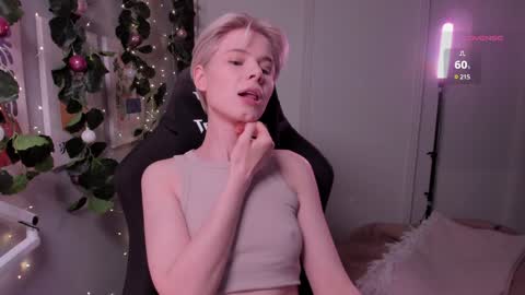 Mia online show from 01/12/25, 08:14