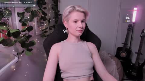 Mia online show from 02/04/25, 01:06