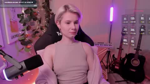 Mia online show from 03/04/25, 10:13