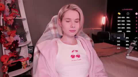 Mia online show from 11/17/25, 10:10