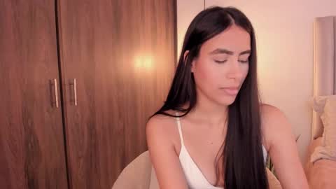 Snapshot of imsaraah chatting on 11/02/25, 08:33 sarah online show from 11/02/25, 08:33