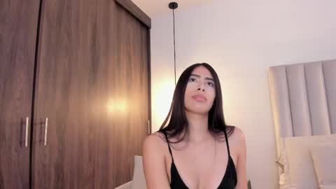 Snapshot of imsaraah chatting on 11/27/25, 06:32 sarah online show from 11/27/25, 06:32