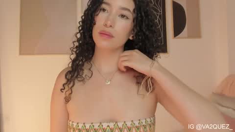 Snapshot of imsarah__ chatting on 10/13/25, 01:49 Sara online show from 10/13/25, 01:49