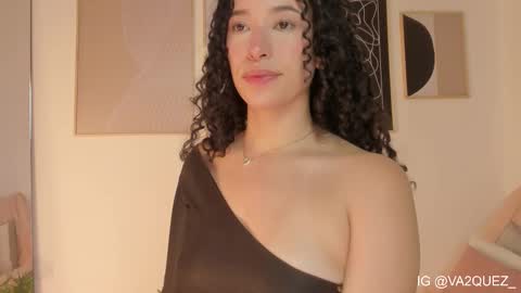 Snapshot of imsarah__ chatting on 10/24/25, 01:13 Sara online show from 10/24/25, 01:13