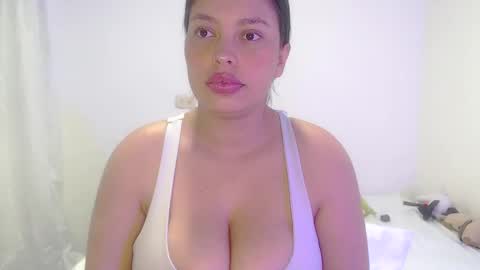 Snapshot of imsweetlips chatting on 10/18/25, 08:31 imsweetlips online show from 10/18/25, 08:31