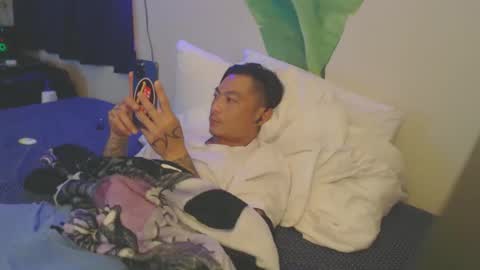 Snapshot of imtooolegit chatting on 10/24/25, 09:17 pYDeYLoC online show from 10/24/25, 09:17