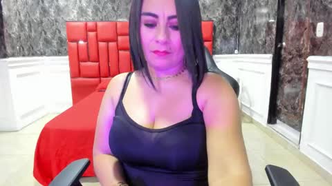Karina online show from 10/11/25, 01:20