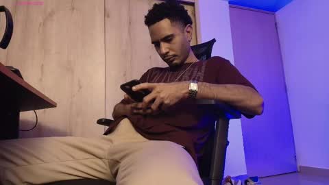 Daniel   thumb up me please its important Im new INDEPENDENT MODEL online show from 04/04/26, 11:57