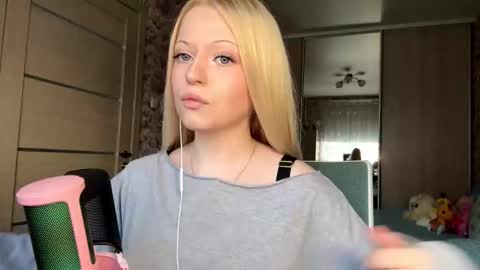 Lola online show from 03/15/26, 12:33