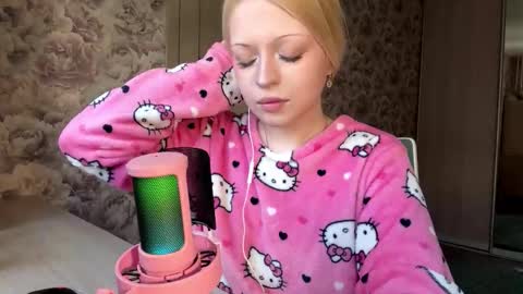 Lola online show from 03/21/26, 10:42